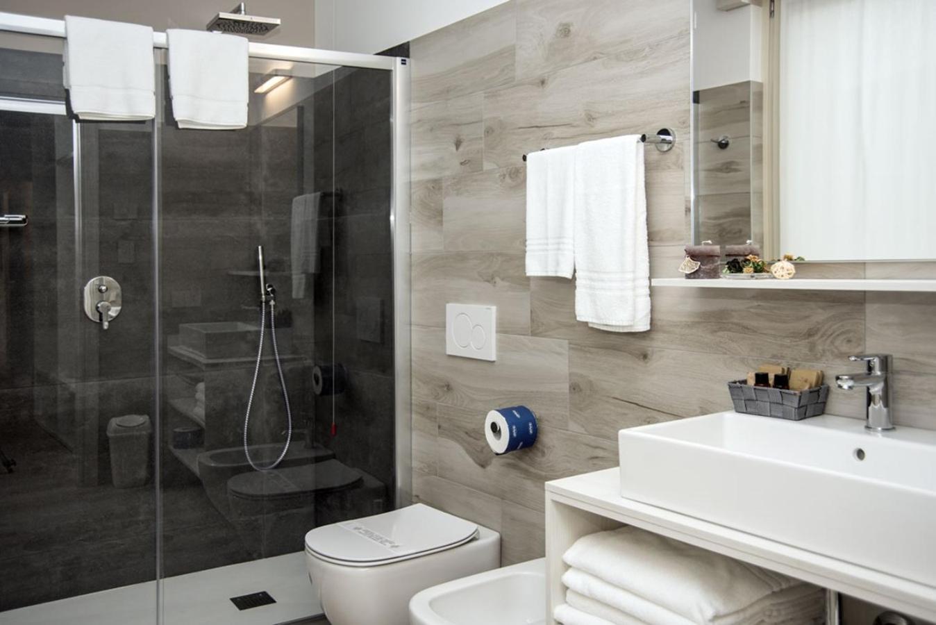 Camelot Appartamenti - Business E Holiday San Martino Buon Albergo Extérieur photo